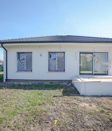 Nadštandardná 4-izbová novostavba v starej časti Rajky – súkromie a komfort len pár minút od Bratislavy - fotografia 11