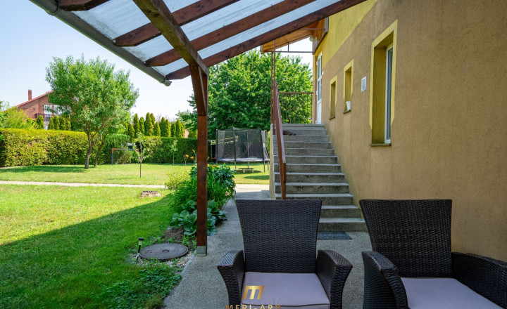 Zrekonštruovaný 2,5-izbový byt s terasou v Starej Rajke – bývanie ako v rodinnom dome - fotografia 1