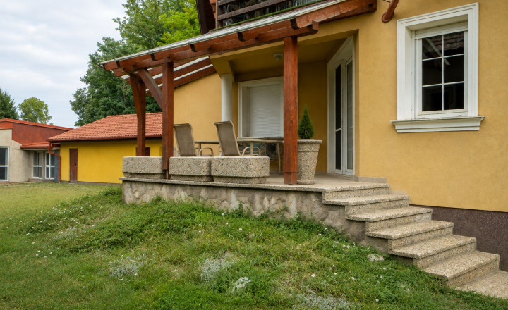 Veľký rodinný dom s kanceláriou pri Dunaji | 435 m²| pozemok 1 909 m² | Dunakiliti - fotografia 3