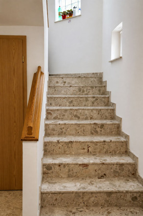 Veľký rodinný dom s kanceláriou pri Dunaji | 435 m²| pozemok 1 909 m² | Dunakiliti - fotografia 15
