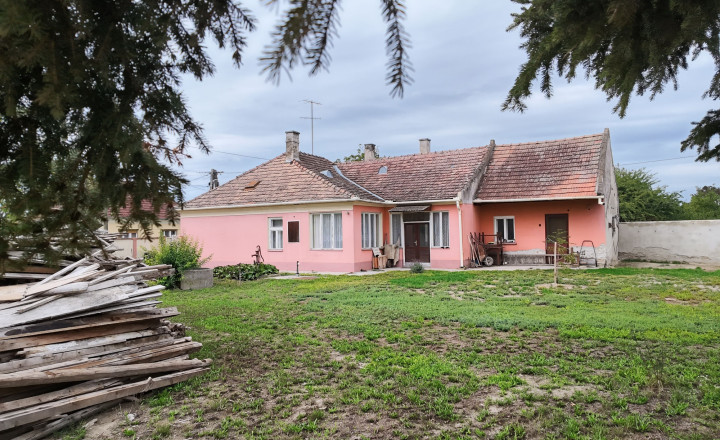 3-izbový rodinný dom na rekonštrukciu | Veľký rohový pozemok 739 m² | Dunakiliti pri Rajke - fotografia 2