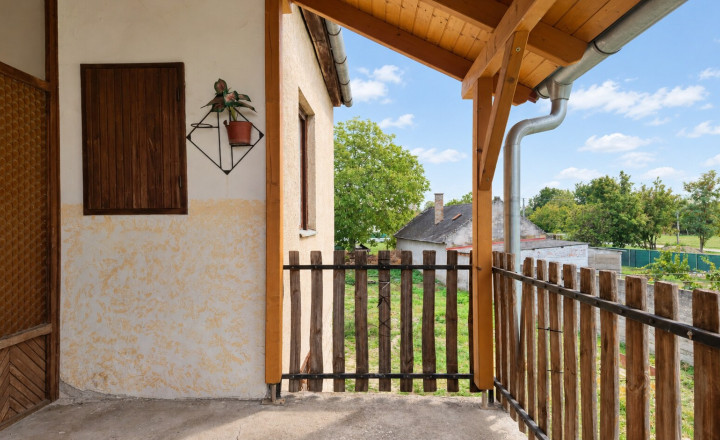 3-izbový rodinný dom | Pozemok 1 023 m² | Garáž | Dunakiliti pri Rajke - fotografia 1