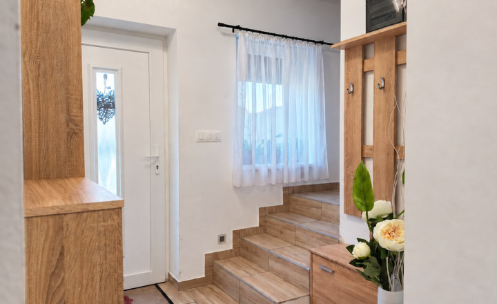 Moderný 5-izbový rodinný dom | 2 bioklimatické pergoly | Tepelné čerpadlo | Garáž | Levél pri Rajke - fotografia 9