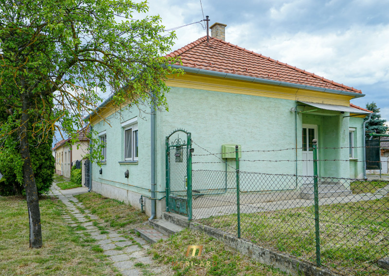 3-izbový rodinný dom s veľkým pozemkom v Starej Rajke, pri Bratislave