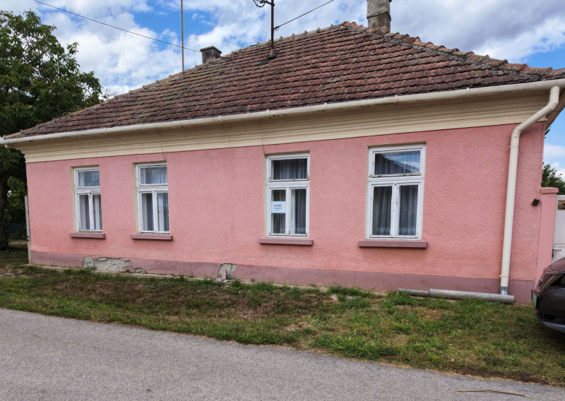 3-izbový rodinný dom na rekonštrukciu | Veľký rohový pozemok 739 m² | Dunakiliti pri Rajke