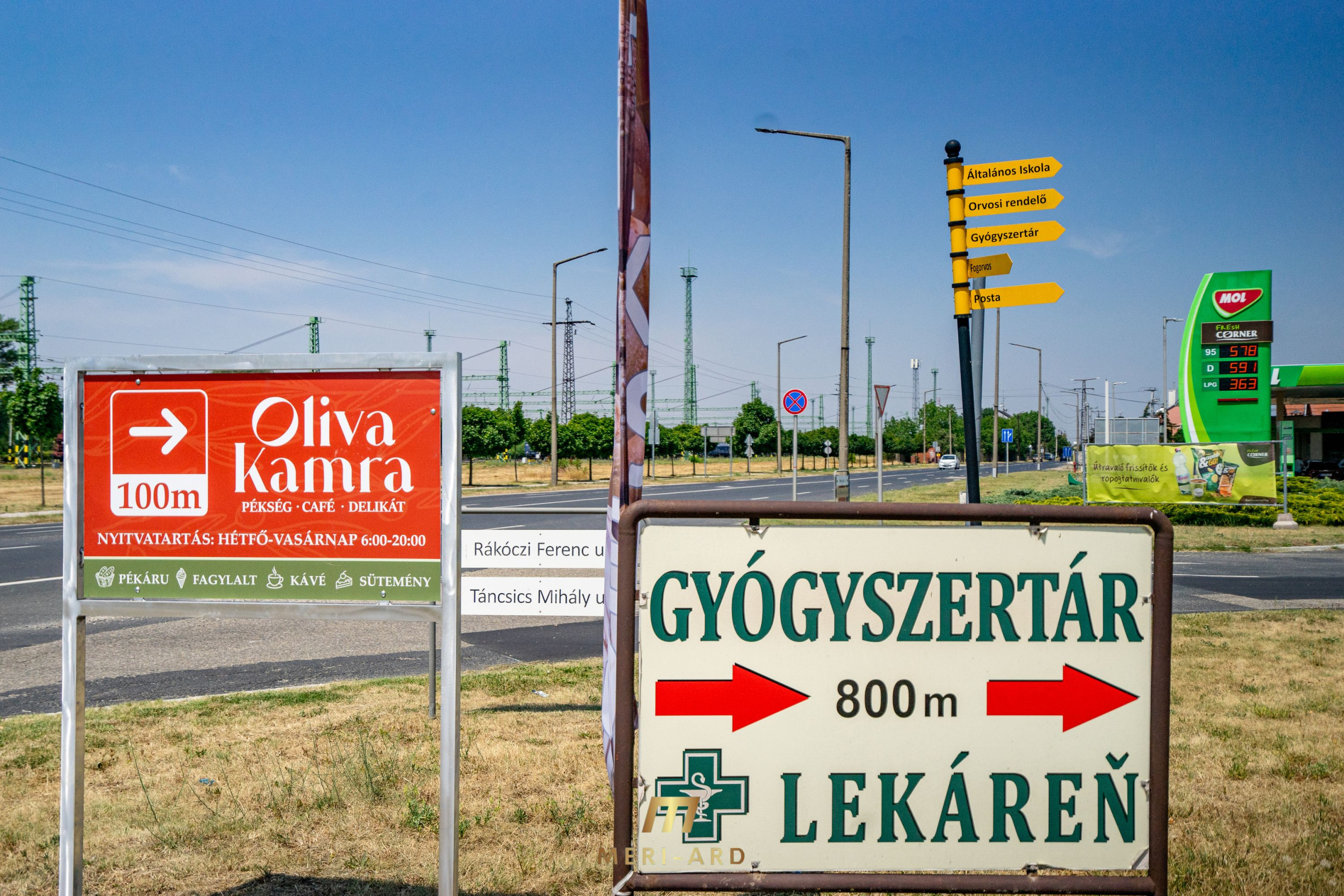 Občianska vybavenosť a obchodné priestory v Rajke