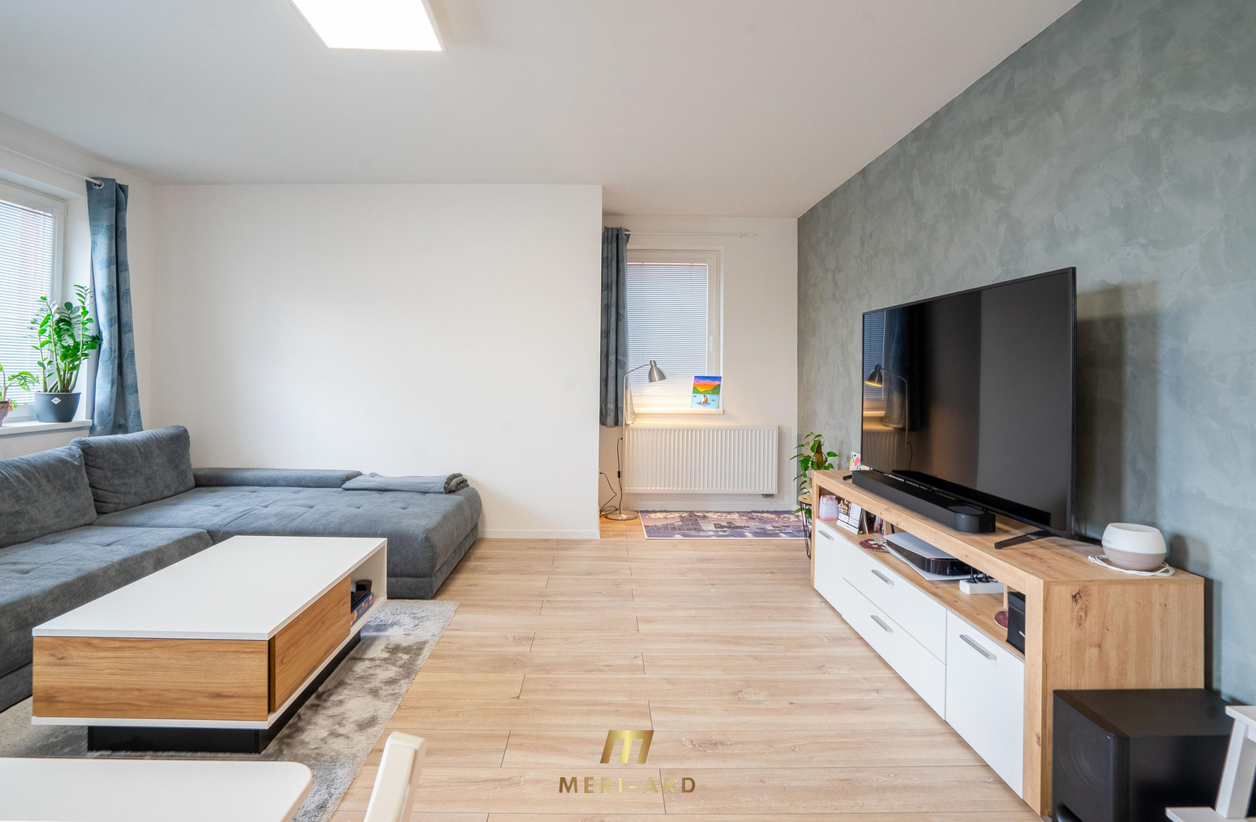 Moderný 3-izbový byt s balkónom, parkovaním a nízkymi nákladmi