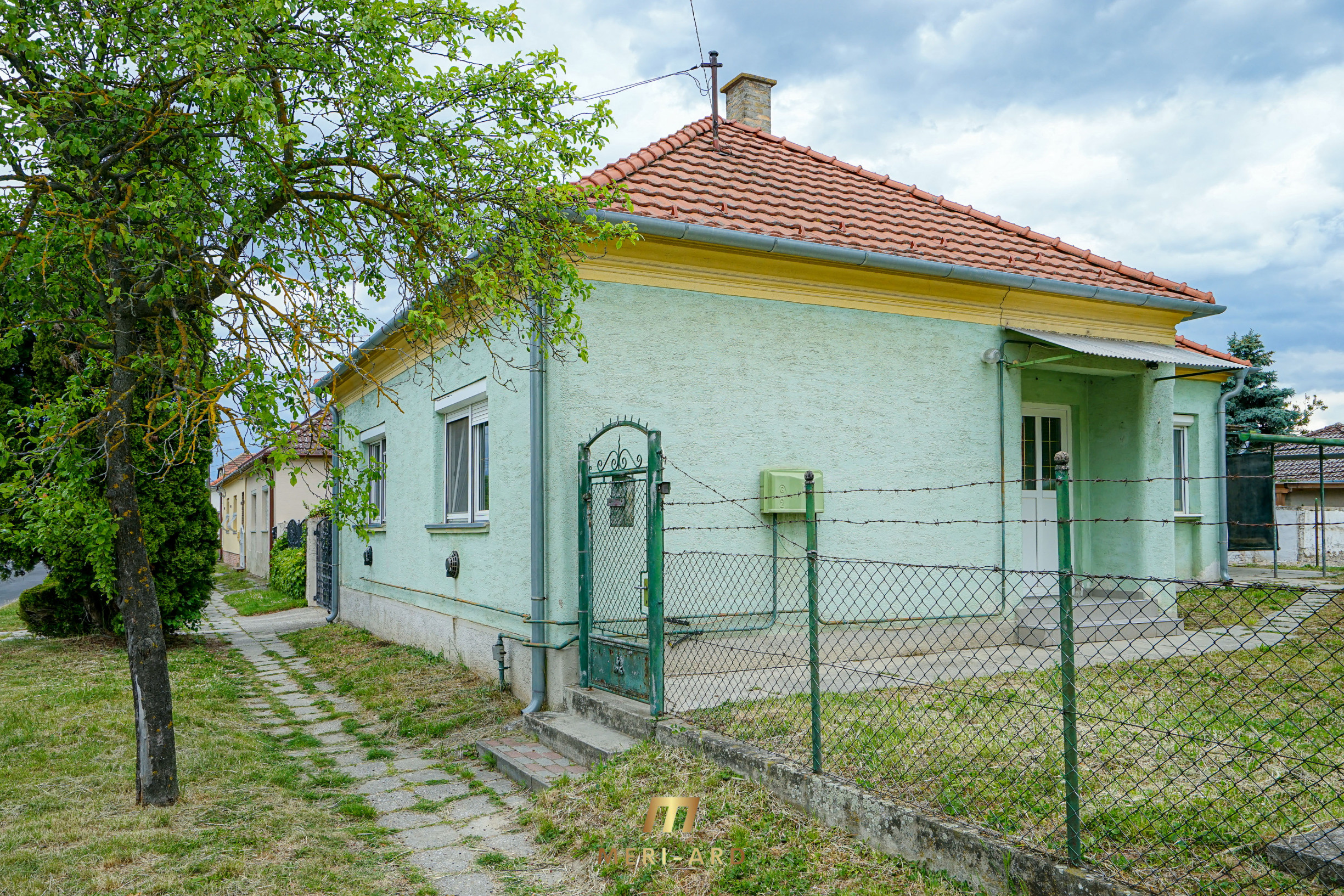 3-izbový rodinný dom s veľkým pozemkom v Starej Rajke, pri Bratislave