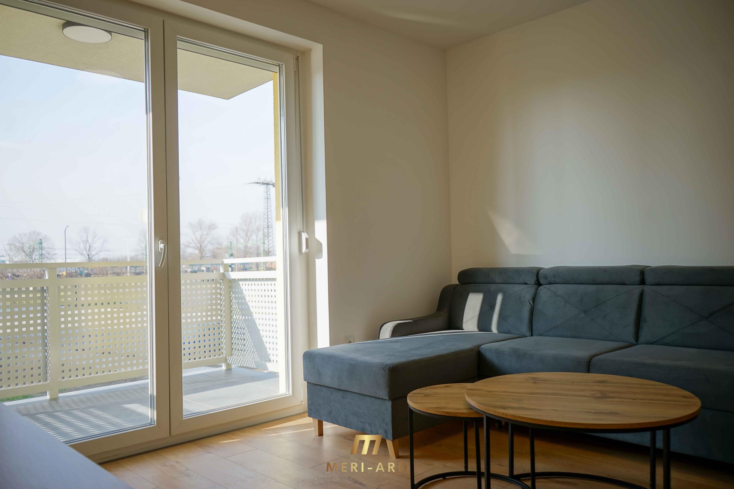 Na prenájom moderne zariadený 1,5-izbový byt v novostavbe s balkónom a parkovaním – Rajka