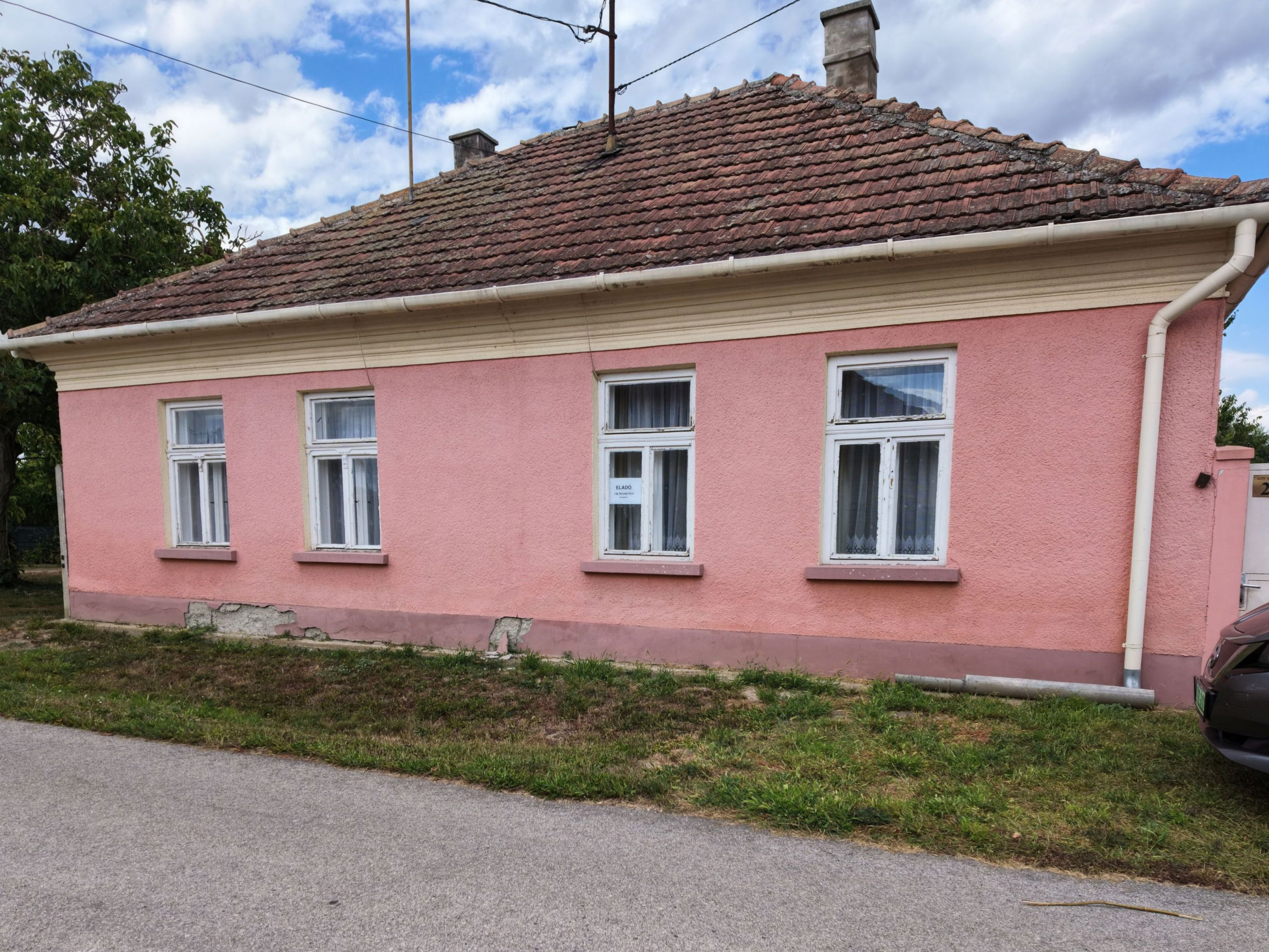 3-izbový rodinný dom na rekonštrukciu | Veľký rohový pozemok 739 m² | Dunakiliti pri Rajke